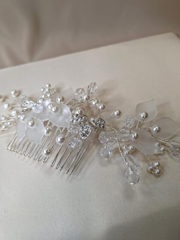 AR801 - Victoria Frosted Leaf & Diamante Comb - Image 3