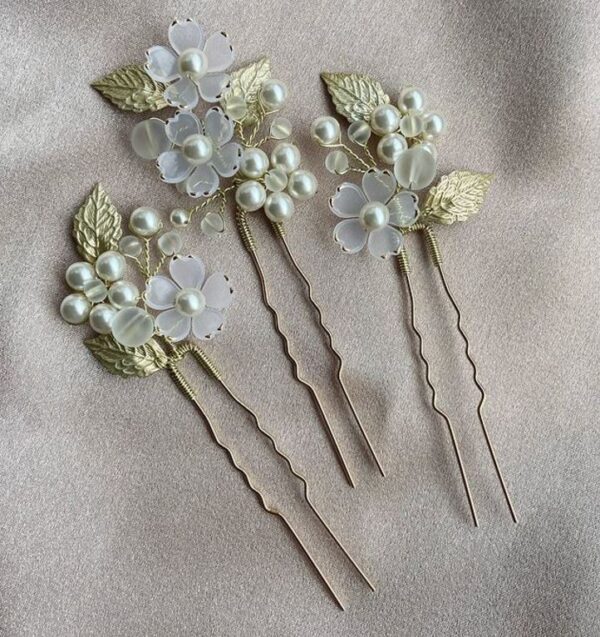 ARP819 Sophia Frosted Flower Pins