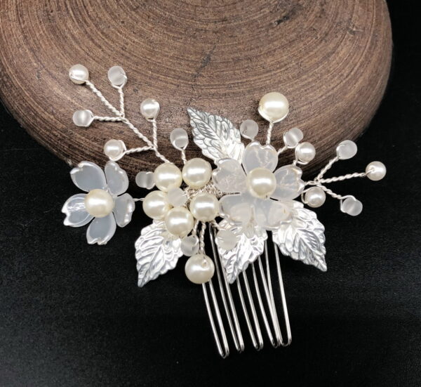 AR820 Sophia Small Floral Pearl Comb - Image 2