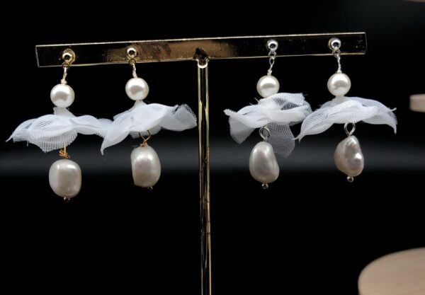 ARE738 -  Meadow Flower & Pearl Earrings - Image 2