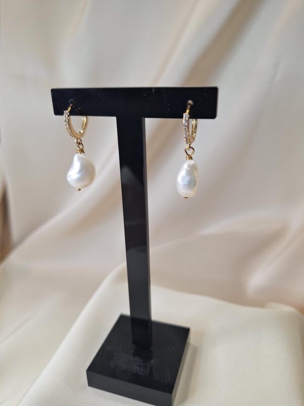 ARE688 Kayla Freshwater hoop earrings